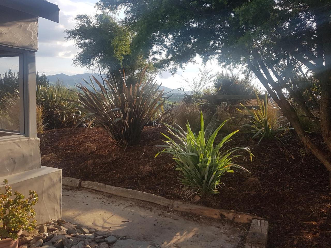 Above The River Karapiro Bed & Breakfast Esterno foto