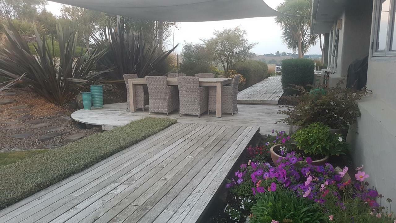 Above The River Karapiro Bed & Breakfast Esterno foto